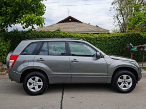SUZUKI - GRAND NÓMADE